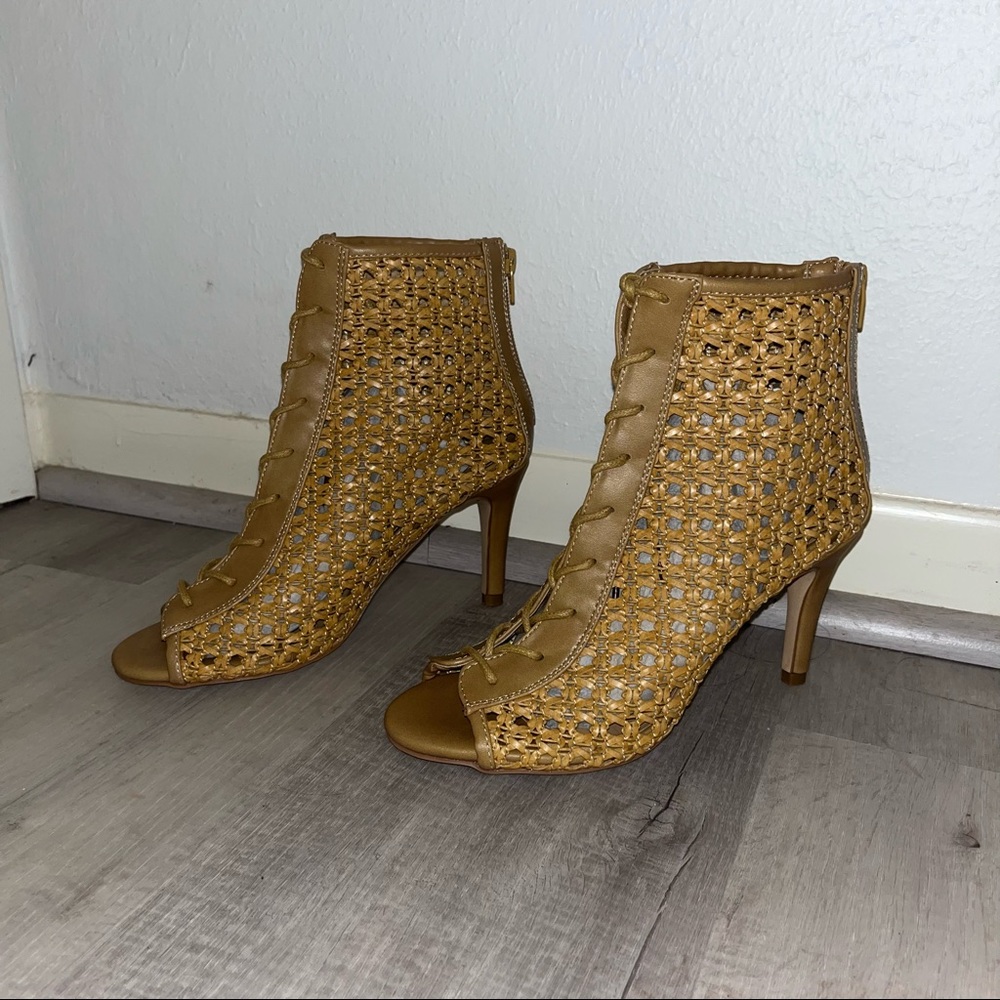 Summer Heels “Comfort Est. 1946”